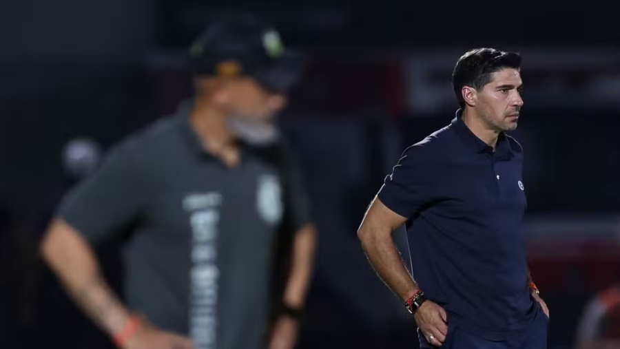 Abel Ferreira é suspenso pelo STJD e desfalca Palmeiras em dois clássicos