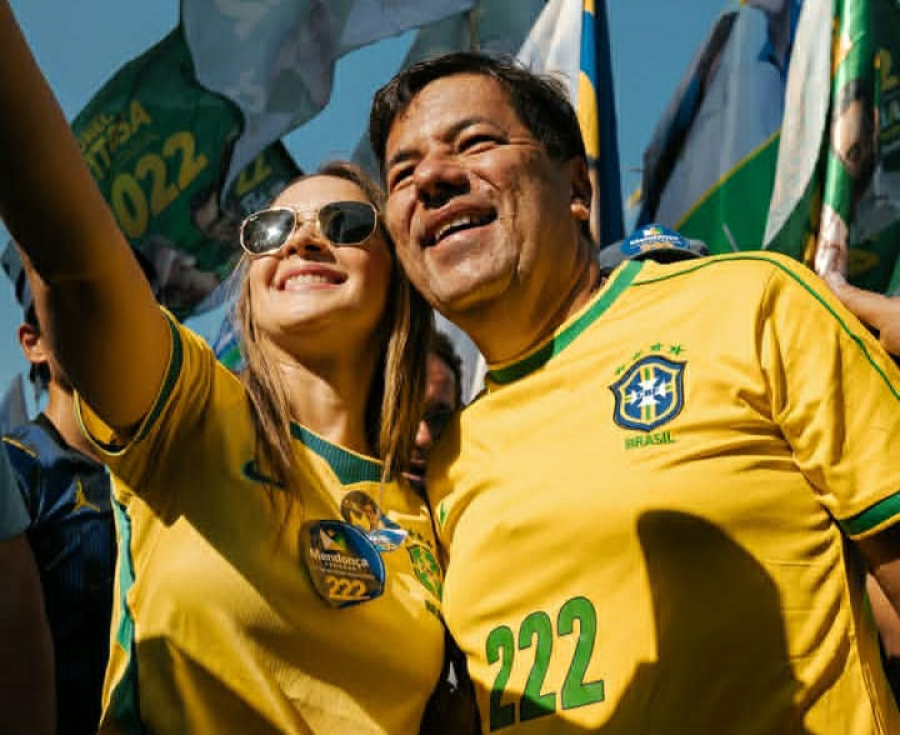 TRE-PE manda Mendonça retirar propaganda que o associa a Raquel Lyra