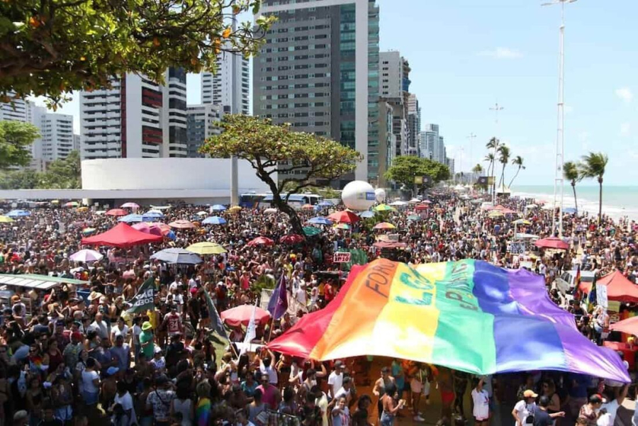 Parada da Diversidade: veja como chegar de ônibus e metrô