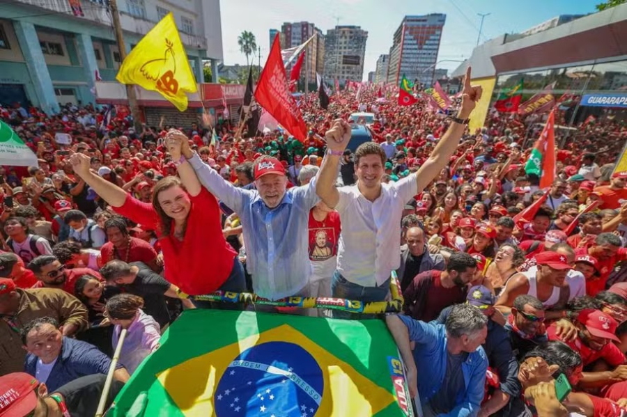 Lula avalia caminhada no Recife e visita à réplica de sua casa em Caetés