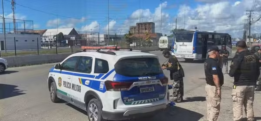 Homem é morto a tiros ao descer de moto na BR-101, em Jaboatão