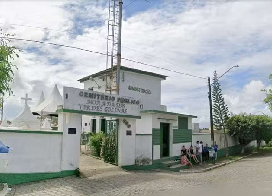 Túmulo é violado e corpo retirado de cemitério em Moreno