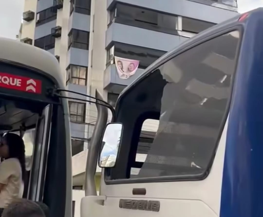 Batida entre ônibus e micro-ônibus assusta passageiros na manhã desta quarta em Jaboatão