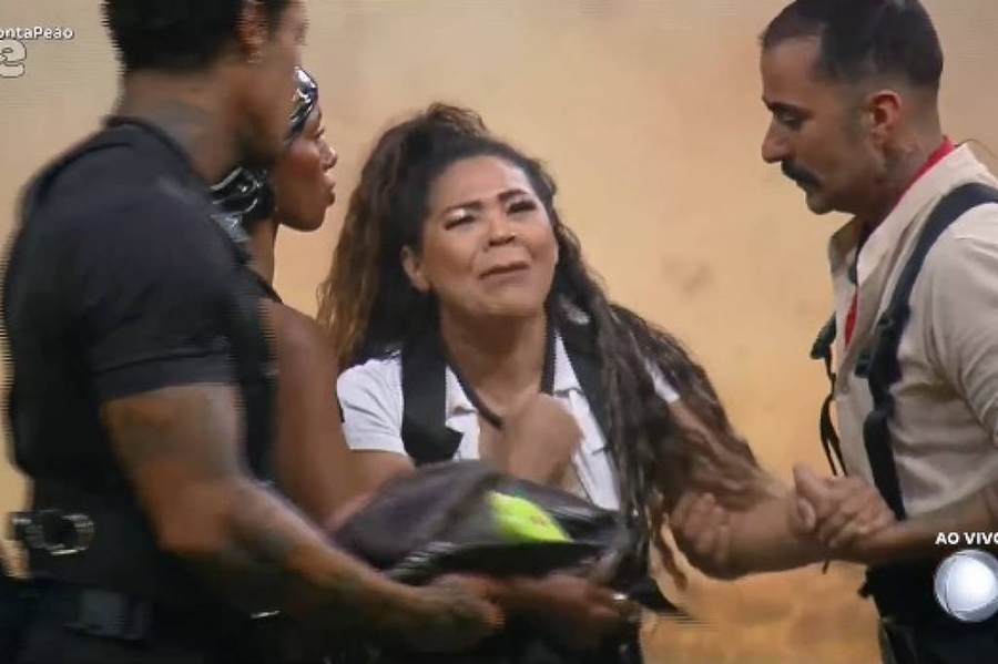 Lexa reage após mãe ser chamada de parasita em A Fazenda